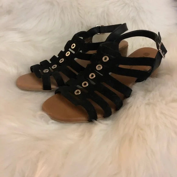 NEW Black suede Misty style Eric Michael heels - Picture 4 of 6